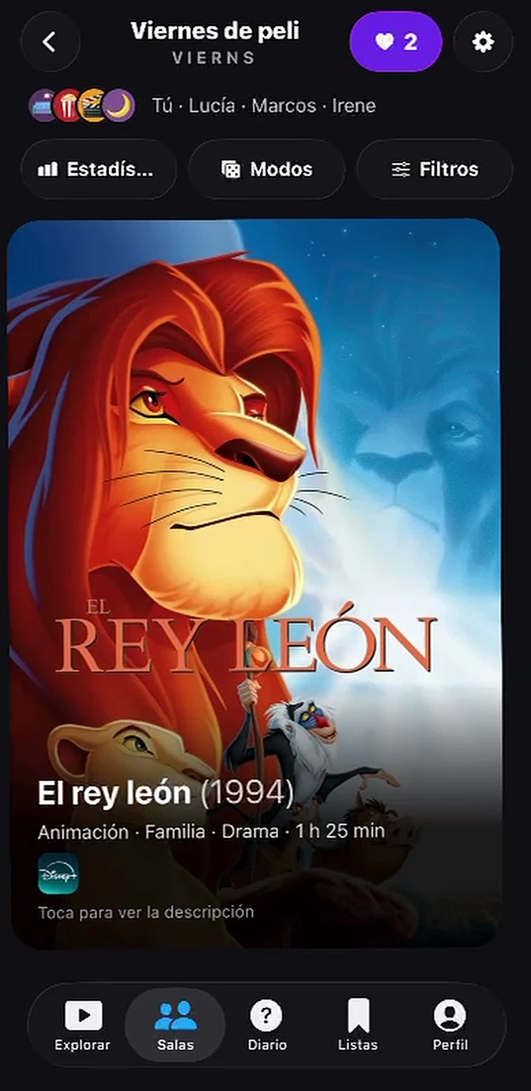 Sala con amigos votando películas